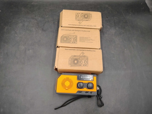 1347065-2 Multiradio med ficklampa, 3 st, vev, batteridrift, USB-laddning - Frakt ingår