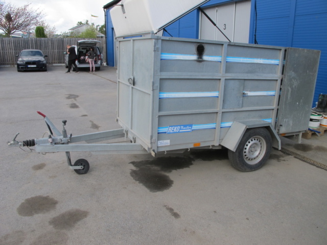 1302853-3 Mobil hetvattentvätt i skåpkärra