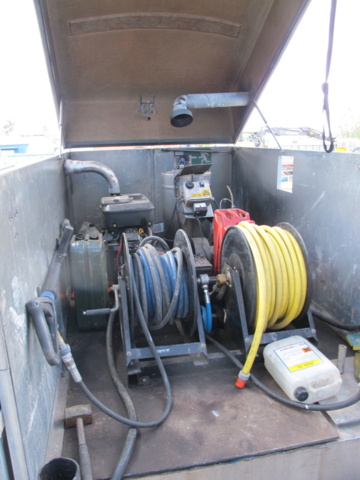 1302853-4 Mobil hetvattentvätt i skåpkärra