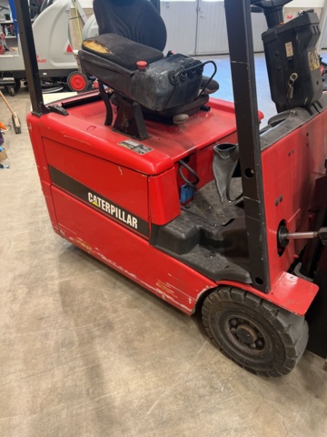 1359795-6 Counterbalance forklift Caterpillar EP16KT (repair item)