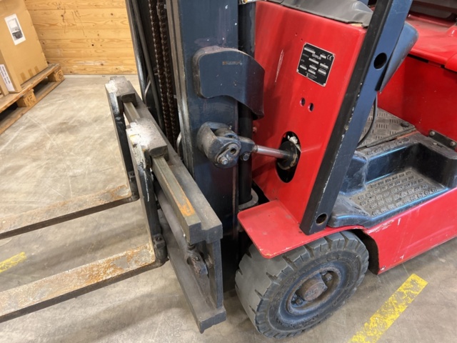 1359795-11 Counterbalance forklift Caterpillar EP16KT (repair item)