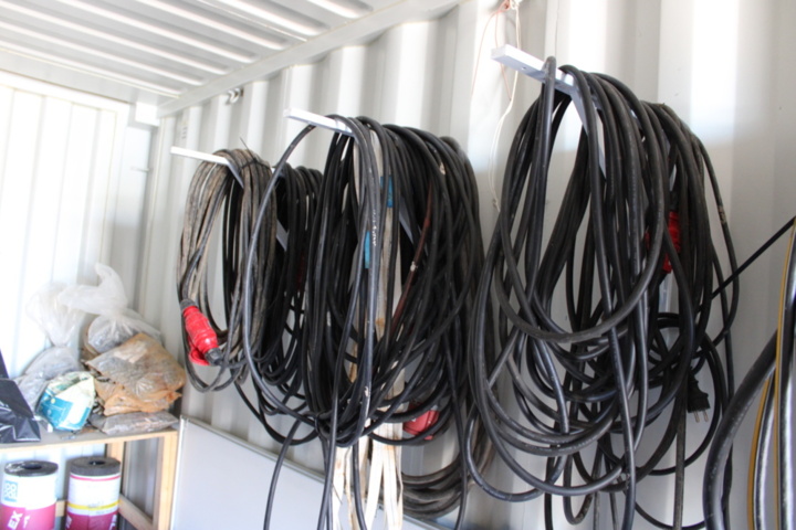 1359948-8 Container 20 fot med byggmaterial (nr 8)