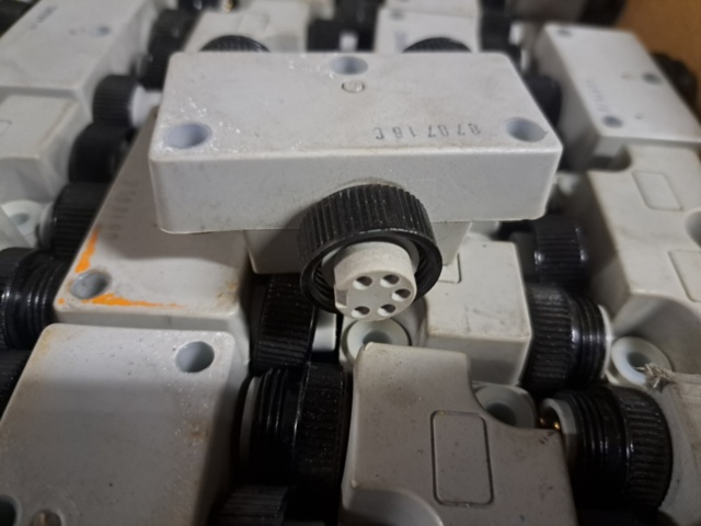 1359977-3 DeviceNet T-taps / Förgreningskontakter (M12 Micro-style) – Större parti