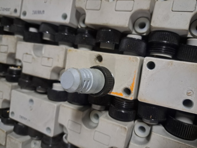 1359977-5 DeviceNet T-taps / Förgreningskontakter (M12 Micro-style) – Större parti