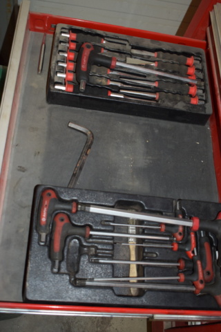 1302956-3 Ampro tool cabinet with tools