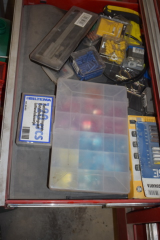 1302956-4 Ampro tool cabinet with tools