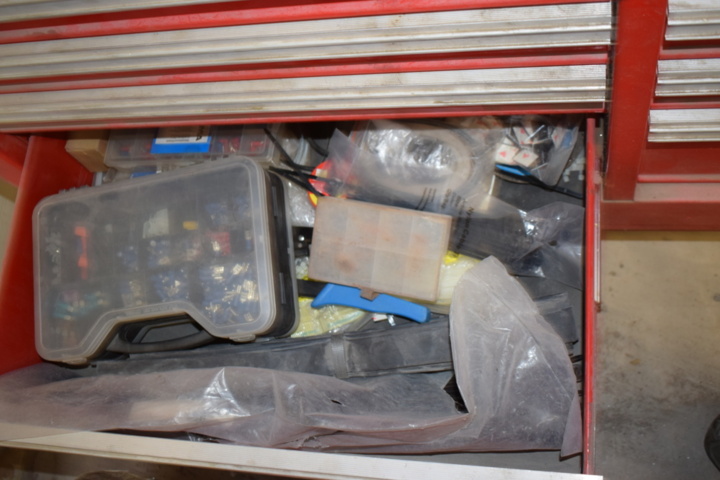 1302956-5 Ampro tool cabinet with tools