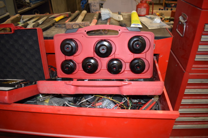 1302956-6 Ampro tool cabinet with tools