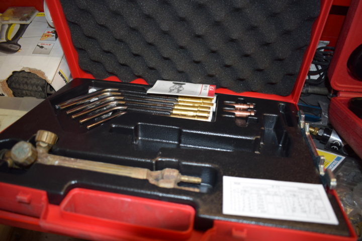 1302956-7 Ampro tool cabinet with tools