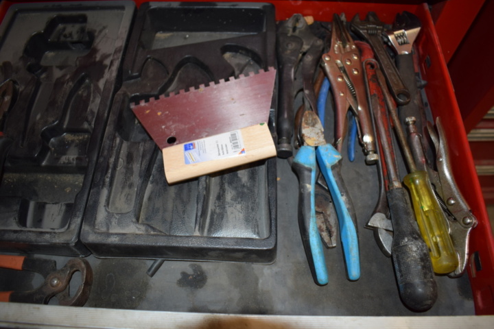 1302956-9 Ampro tool cabinet with tools