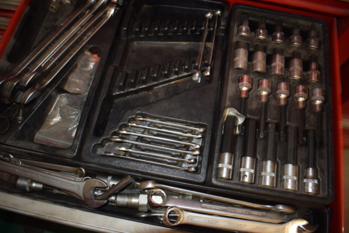 1302956-10 Ampro tool cabinet with tools