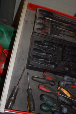 1302956-17 Ampro tool cabinet with tools