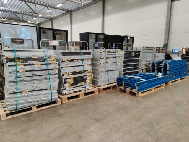 1359798-1 Lagerhyllsystem (ca 40 st sektioner)