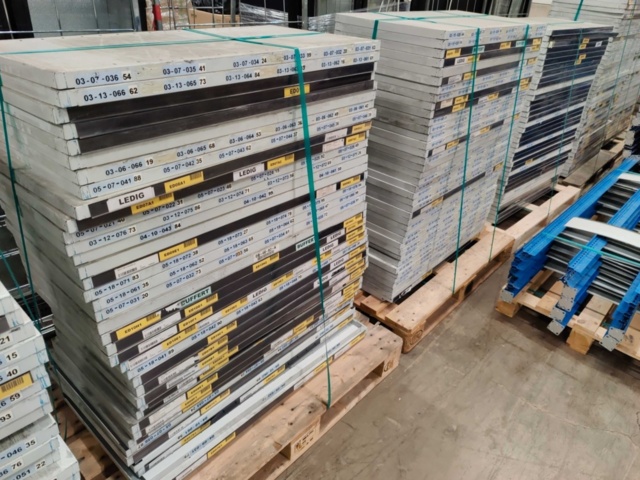 1359798-5 Lagerhyllsystem (ca 40 st sektioner)