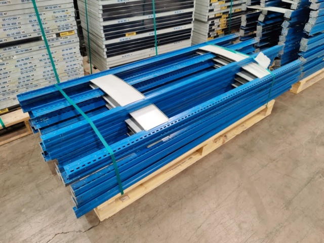 1359798-8 Lagerhyllsystem (ca 40 st sektioner)