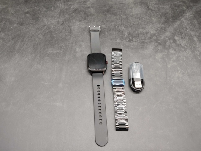 1360401-1 Smart watch, black - Shipping included