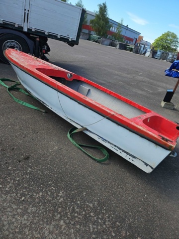 1332085-11 Boat about 4 m