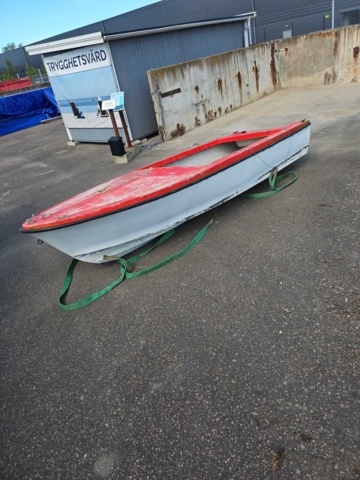 1332085-12 Boat about 4 m