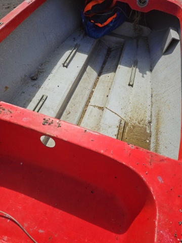 1332085-20 Boat about 4 m