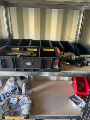 1361600-13 Container 20 fot med tillbehör för VVS