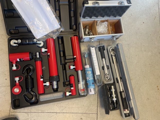 1317295-1 Pulley alignment set including torque wrenches - PELA HM5401