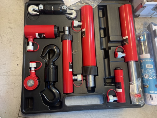 1317295-2 Pulley alignment set including torque wrenches - PELA HM5401