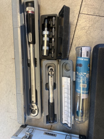 1317295-4 Pulley alignment set including torque wrenches - PELA HM5401