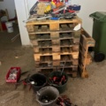 1334331-1 9 pallets and various hand tools