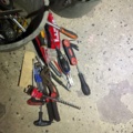 1334331-6 9 pallets and various hand tools