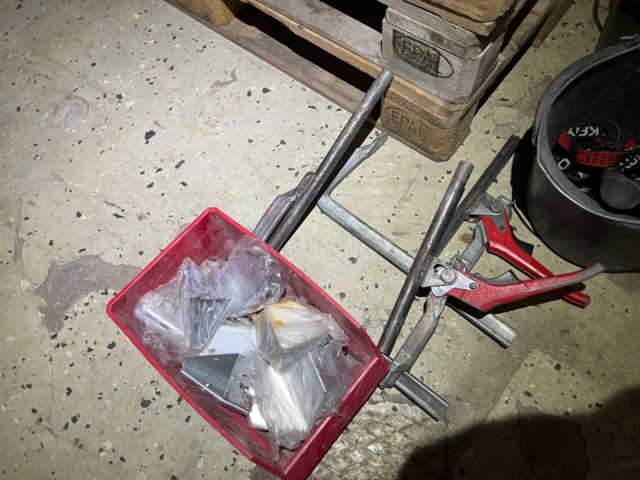 1334331-10 9 pallets and various hand tools