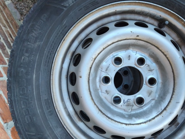 1362889-4 Tires with and without rims - different dimensions