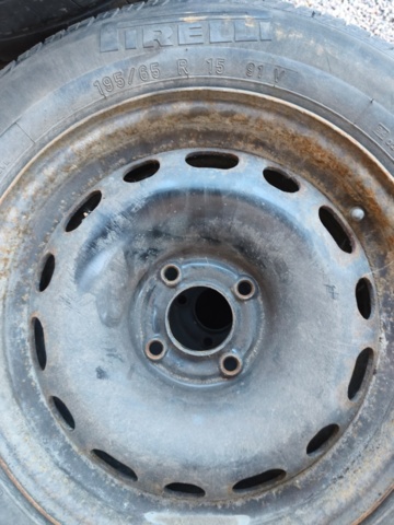1362889-5 Tires with and without rims - different dimensions