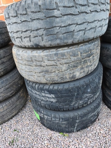 1362889-11 Tires with and without rims - different dimensions