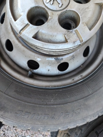 1362889-14 Tires with and without rims - different dimensions