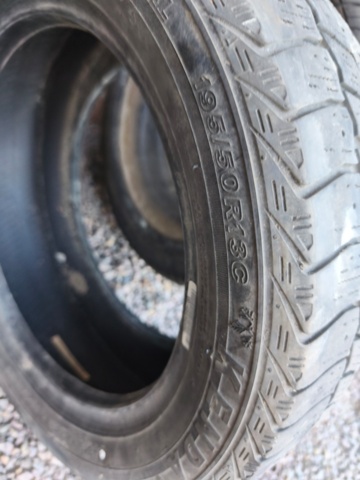 1362889-16 Tires with and without rims - different dimensions