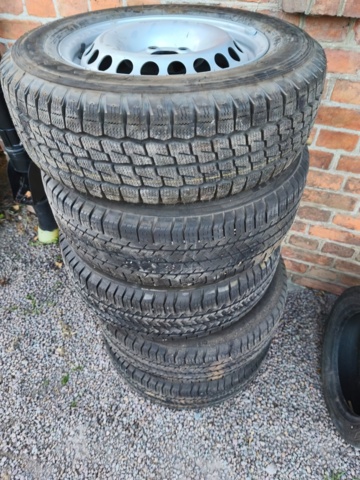 1362889-17 Tires with and without rims - different dimensions