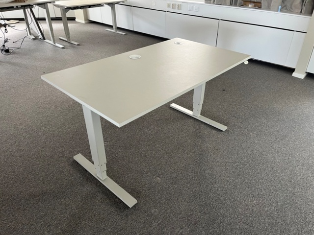 1291067-2 9 desks Edsbyn, height adjustable