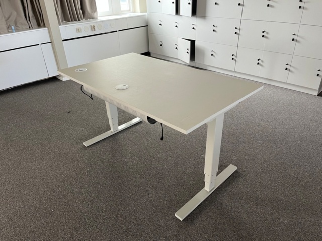 1291067-4 9 desks Edsbyn, height adjustable