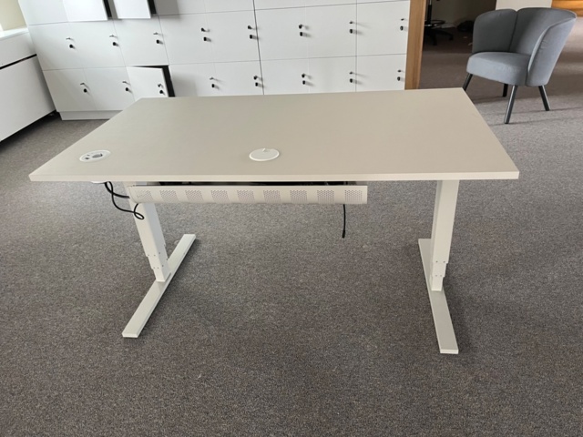 1291067-5 9 desks Edsbyn, height adjustable