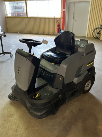 1343619-1 Åkbar sopmaskin Kärcher KM 90/60 R