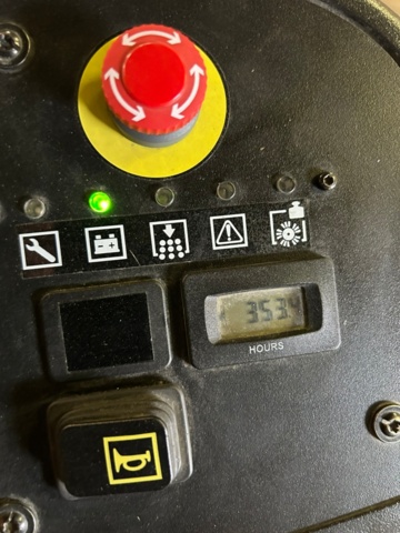 1343619-6 Åkbar sopmaskin Kärcher KM 90/60 R