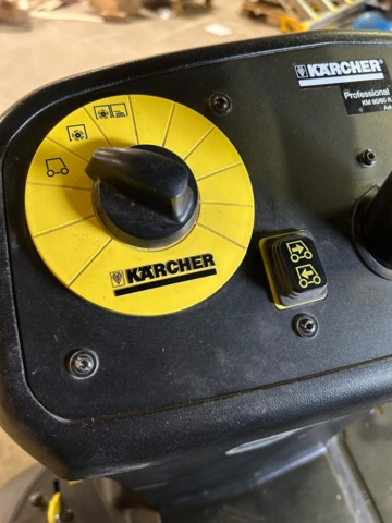 1343619-7 Åkbar sopmaskin Kärcher KM 90/60 R