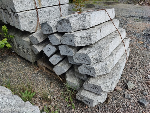 1094474-4 17 pcs Granite kerbstone Radius 10m