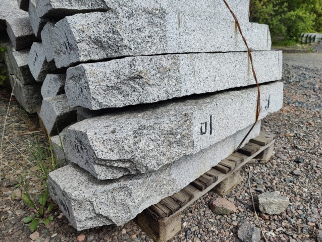 1094474-5 17 pcs Granite kerbstone Radius 10m
