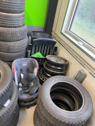 1332719-2 Collection of various equipment for car repair shops