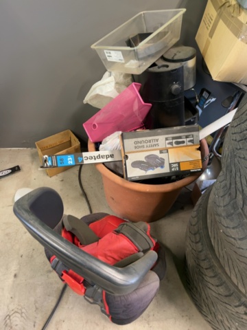 1332719-9 Collection of various equipment for car repair shops