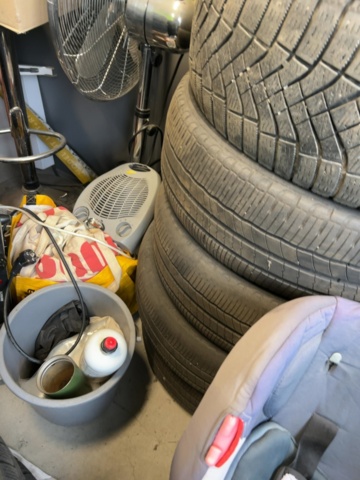 1332719-16 Collection of various equipment for car repair shops