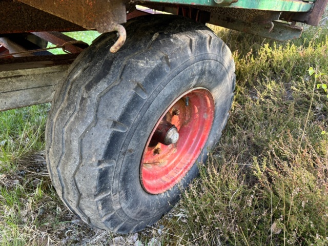 1136822-13 Traktorkärra med tipp