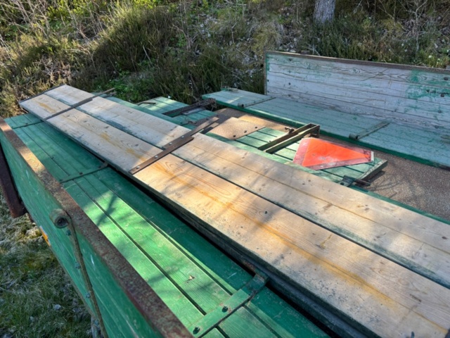 1136822-9 Traktorkärra med tipp