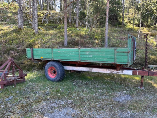 1136822-1 Traktorkärra med tipp